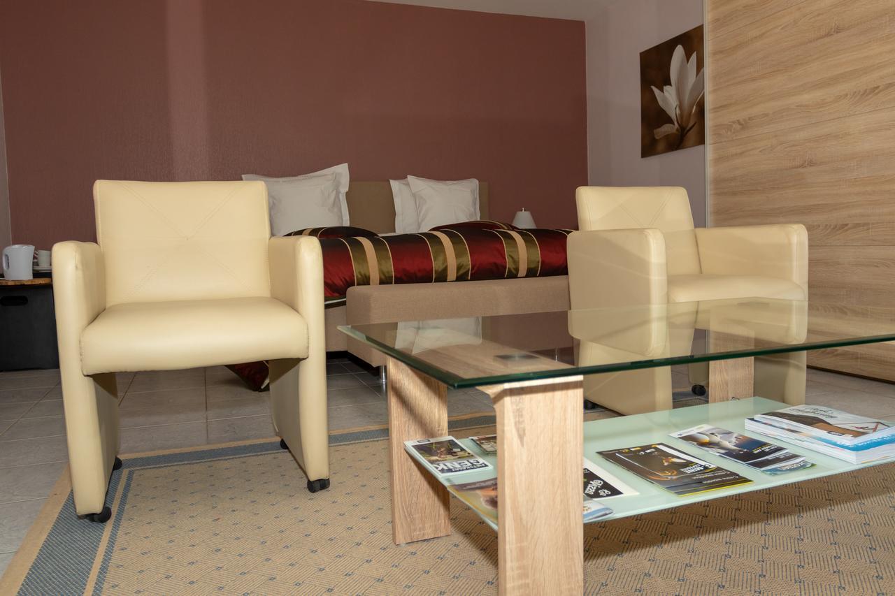 B&B Bloemenweelde Генк Экстерьер фото