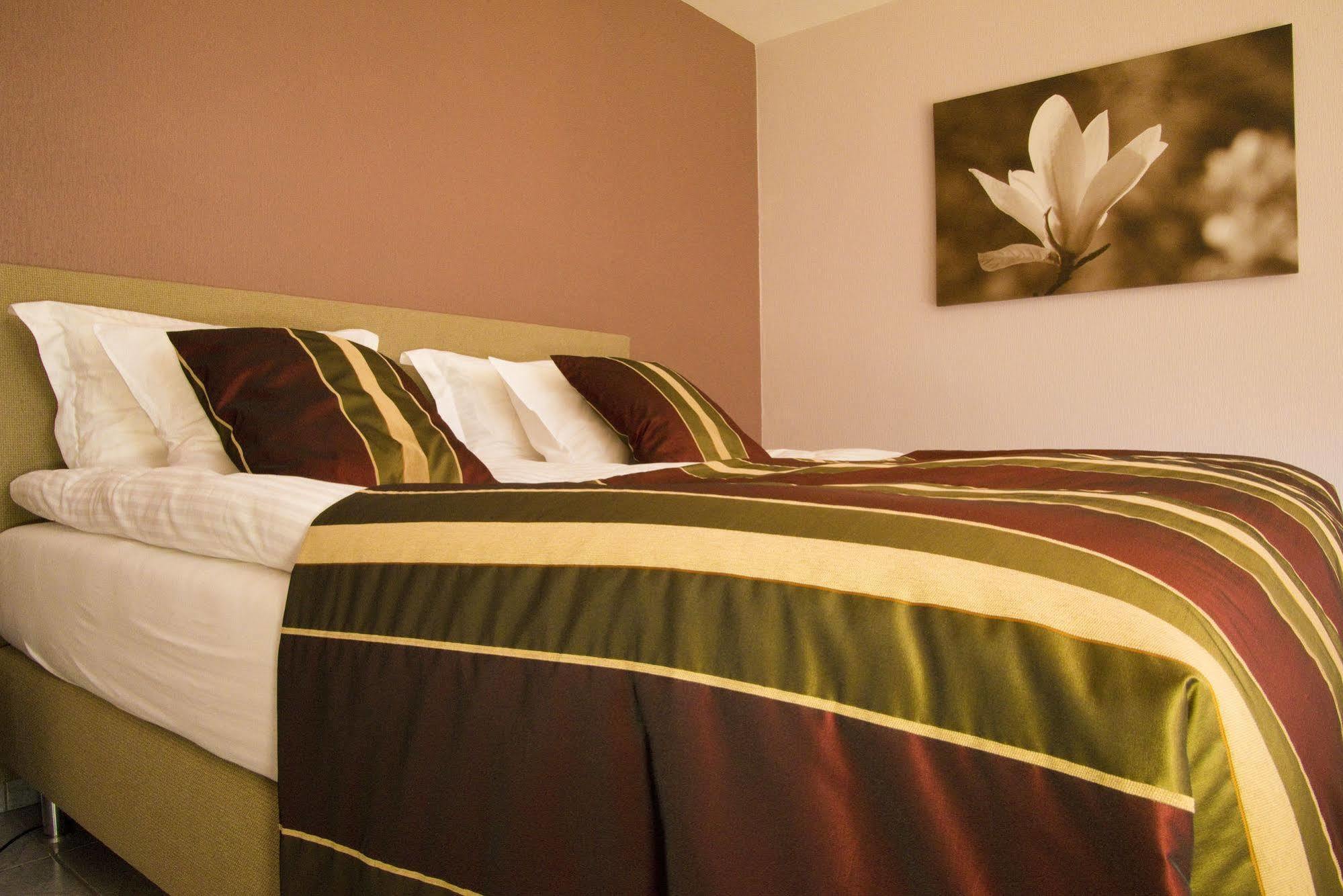 B&B Bloemenweelde Генк Экстерьер фото